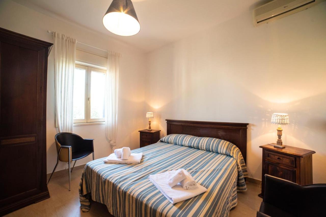 Family Room with Terrace,1142092741:JPEG